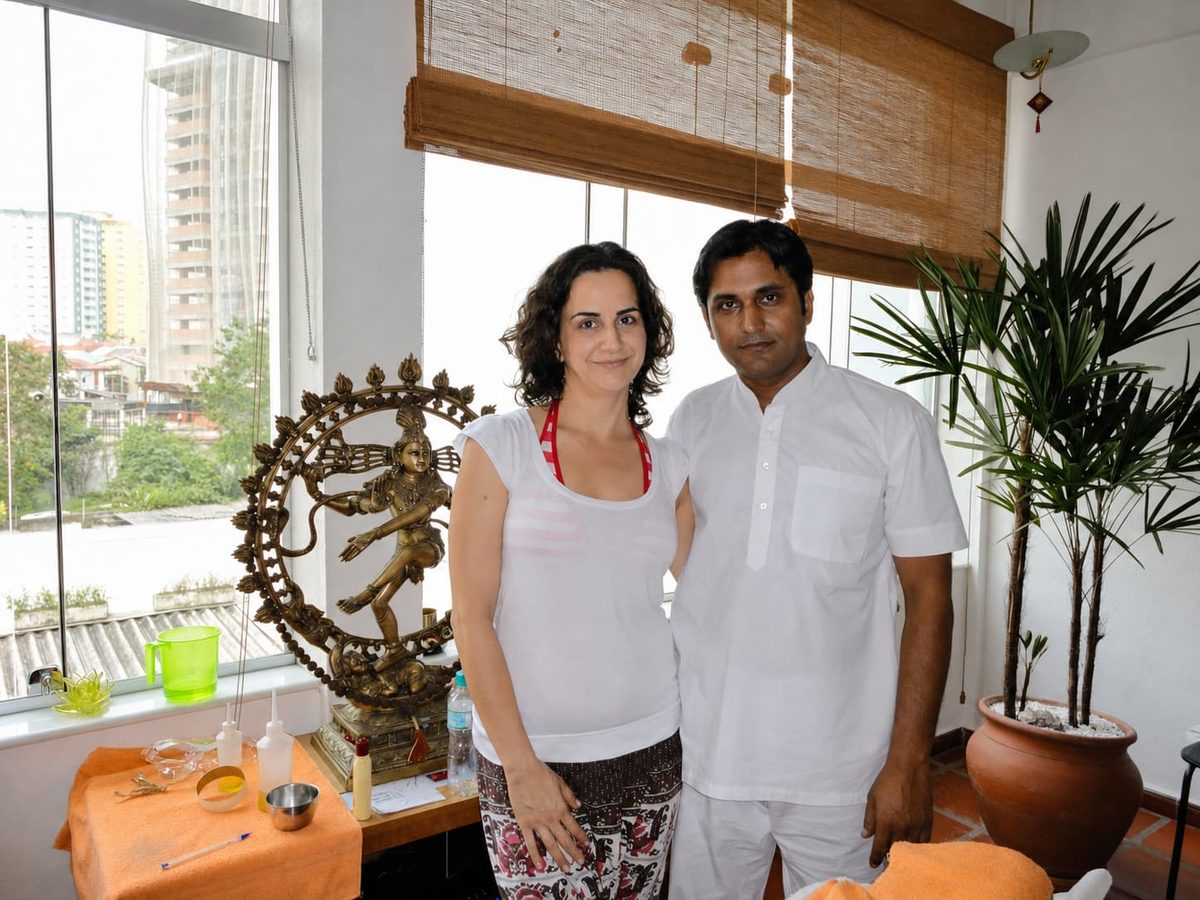 Anand Nirgun con Marisol Dy Sánchez